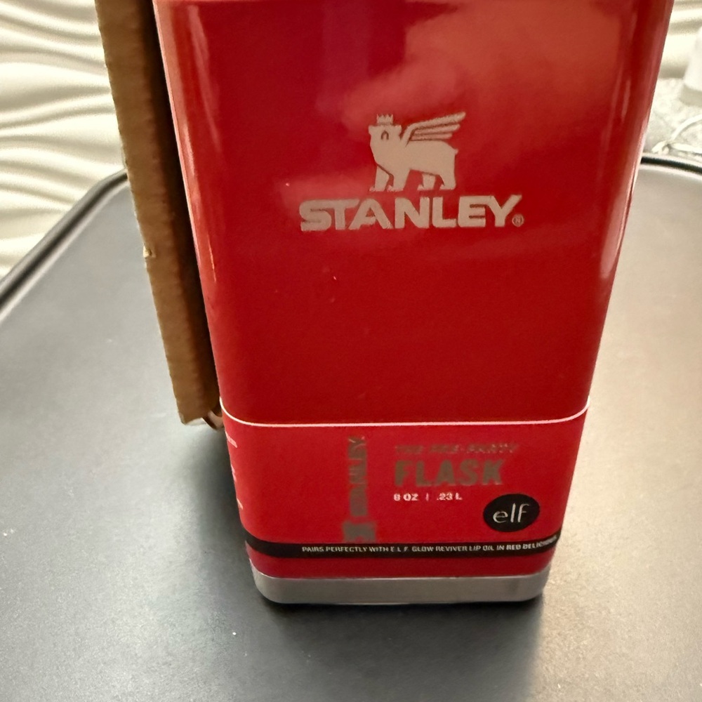 Stanley Target E.L.F 2024 8oz Flask - Picture 3 of 3